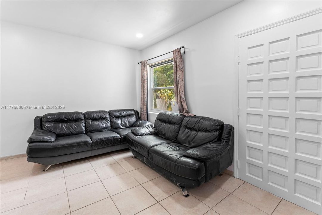 Recently Sold: $495,000 (4 beds, 2 baths, 875 Square Feet)