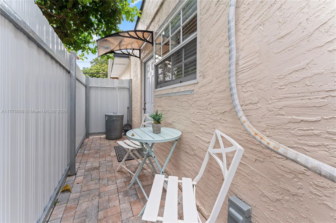 Recently Sold: $495,000 (4 beds, 2 baths, 875 Square Feet)