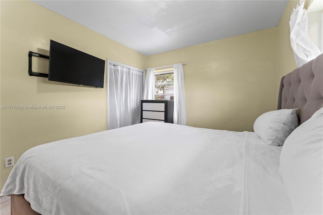 Recently Sold: $495,000 (4 beds, 2 baths, 875 Square Feet)