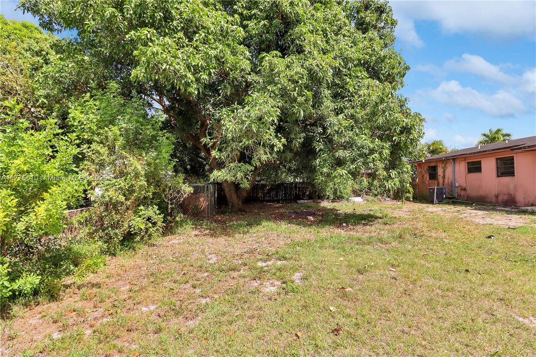 Recently Sold: $450,000 (4 beds, 3 baths, 1248 Square Feet)