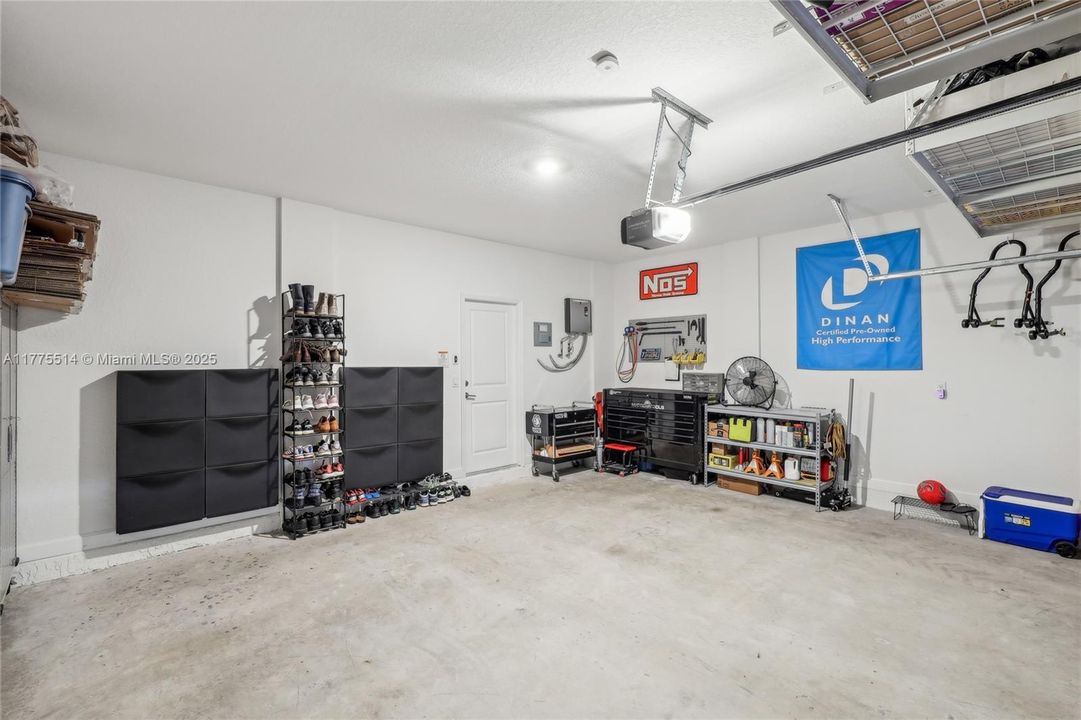 Vendido Recientemente: $697,000 (4 camas, 2 baños, 2598 Pies cuadrados)