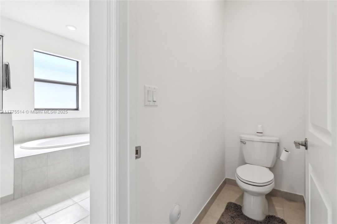 Vendido Recientemente: $697,000 (4 camas, 2 baños, 2598 Pies cuadrados)