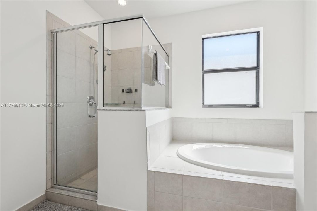 Vendido Recientemente: $697,000 (4 camas, 2 baños, 2598 Pies cuadrados)