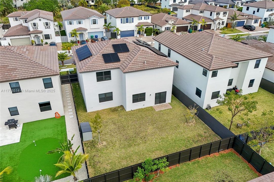 Vendido Recientemente: $697,000 (4 camas, 2 baños, 2598 Pies cuadrados)