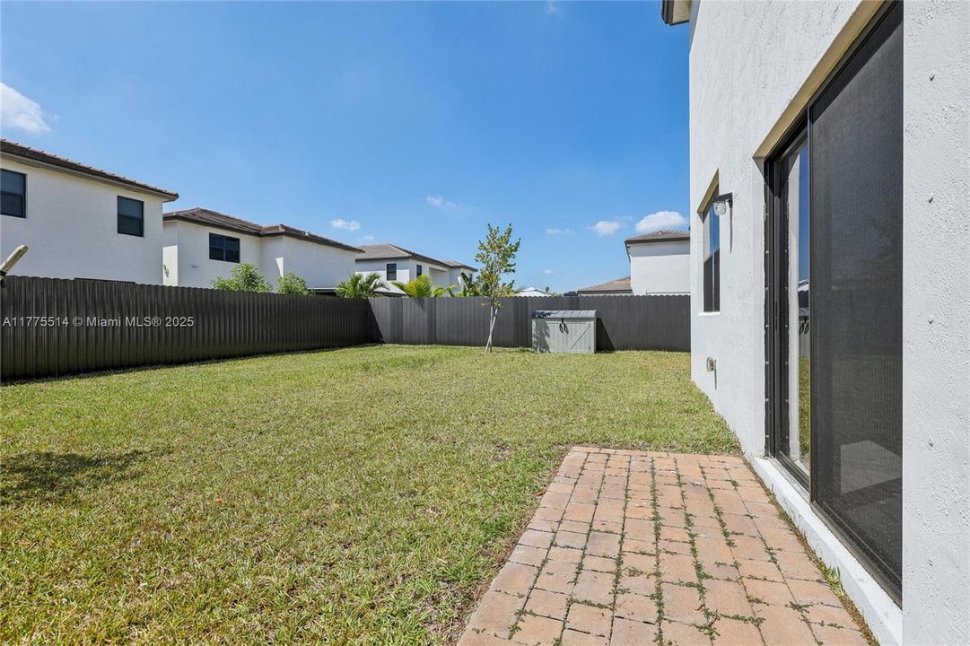 Vendido Recientemente: $697,000 (4 camas, 2 baños, 2598 Pies cuadrados)