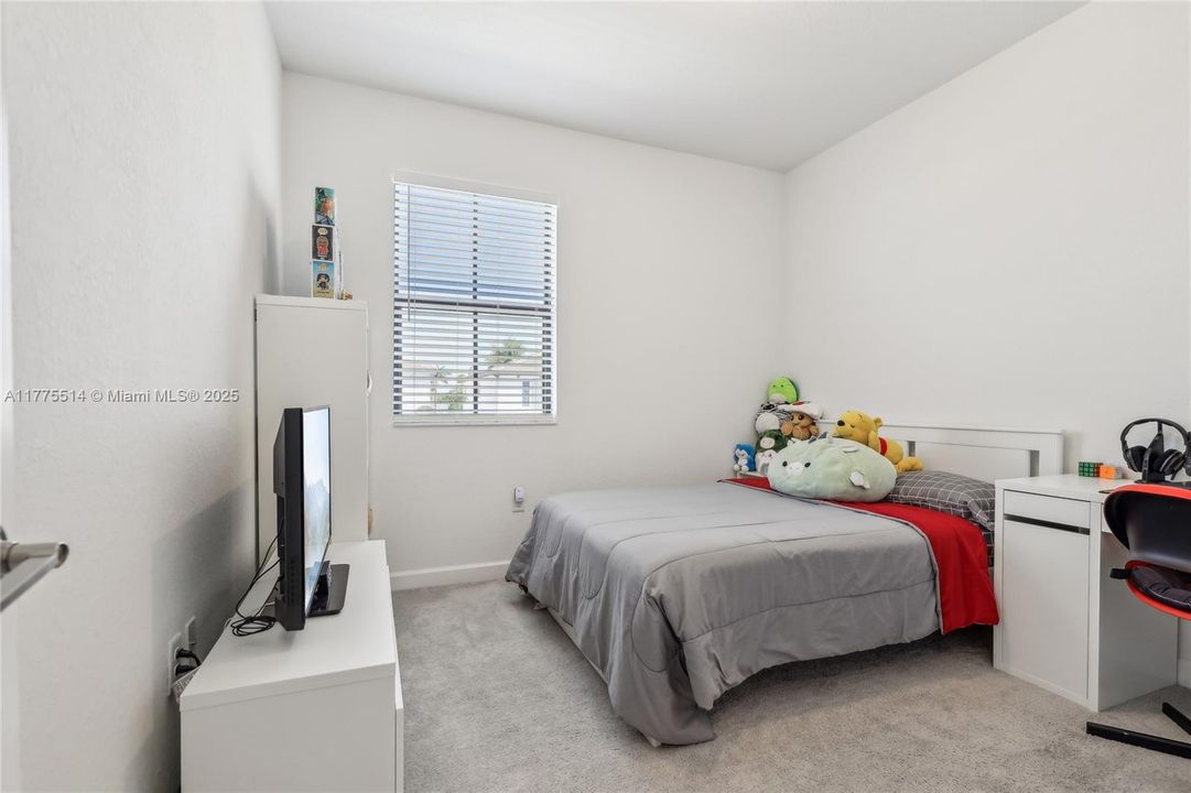 Vendido Recientemente: $697,000 (4 camas, 2 baños, 2598 Pies cuadrados)