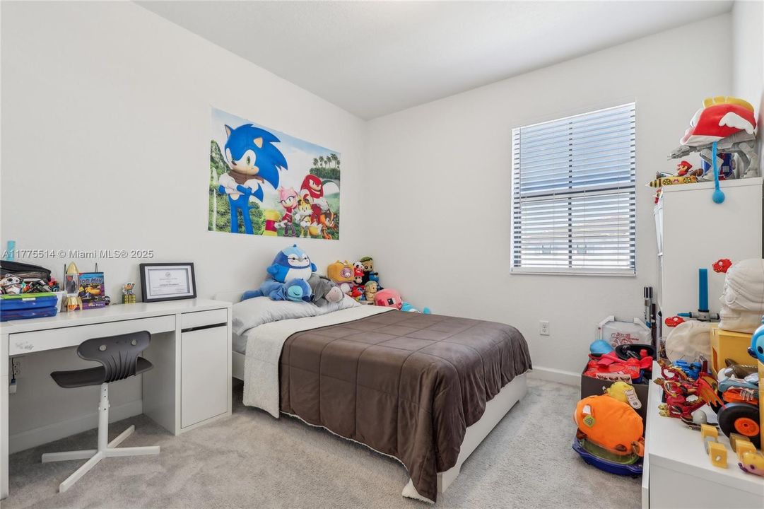 Vendido Recientemente: $697,000 (4 camas, 2 baños, 2598 Pies cuadrados)