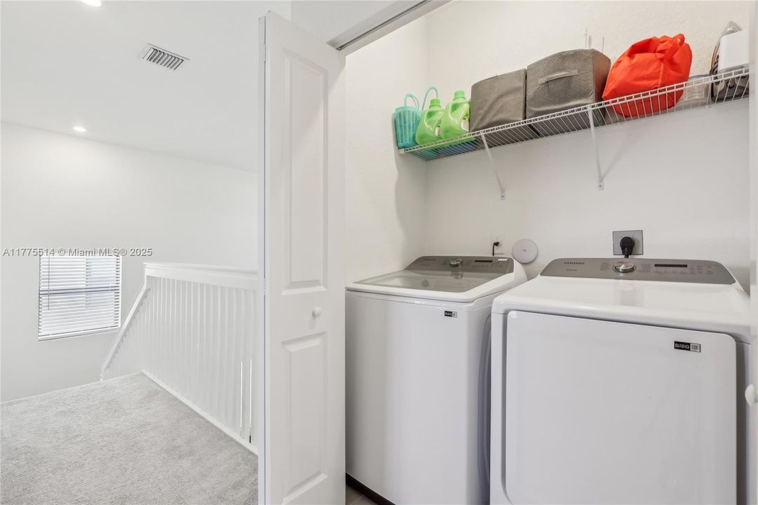 Vendido Recientemente: $697,000 (4 camas, 2 baños, 2598 Pies cuadrados)