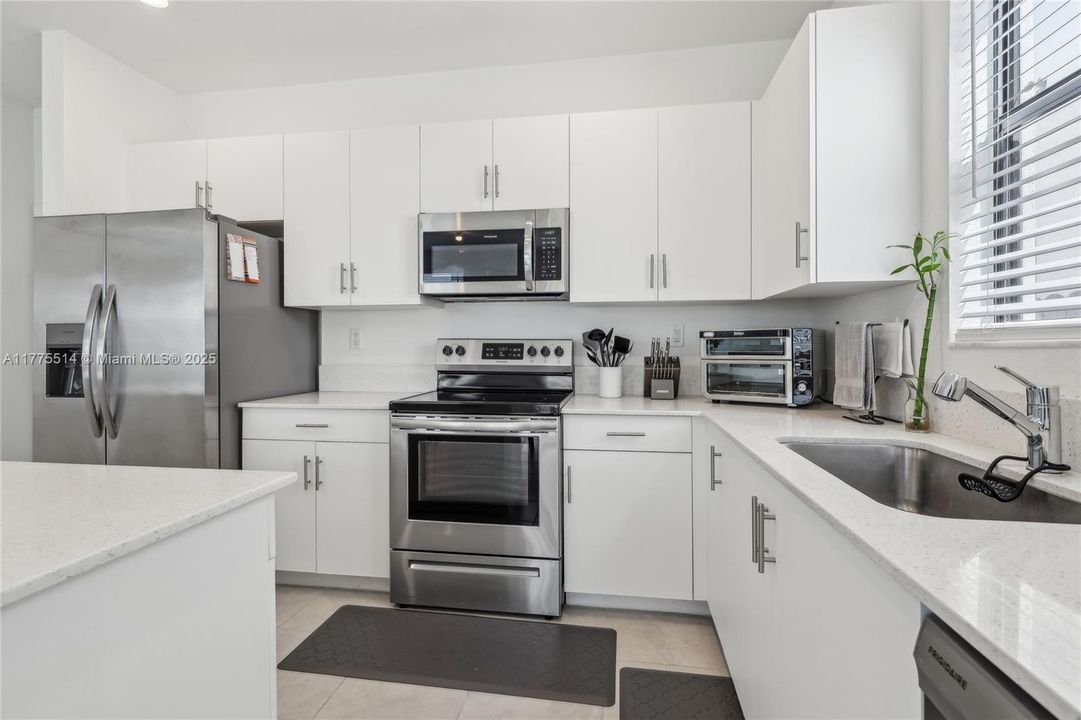 Vendido Recientemente: $697,000 (4 camas, 2 baños, 2598 Pies cuadrados)