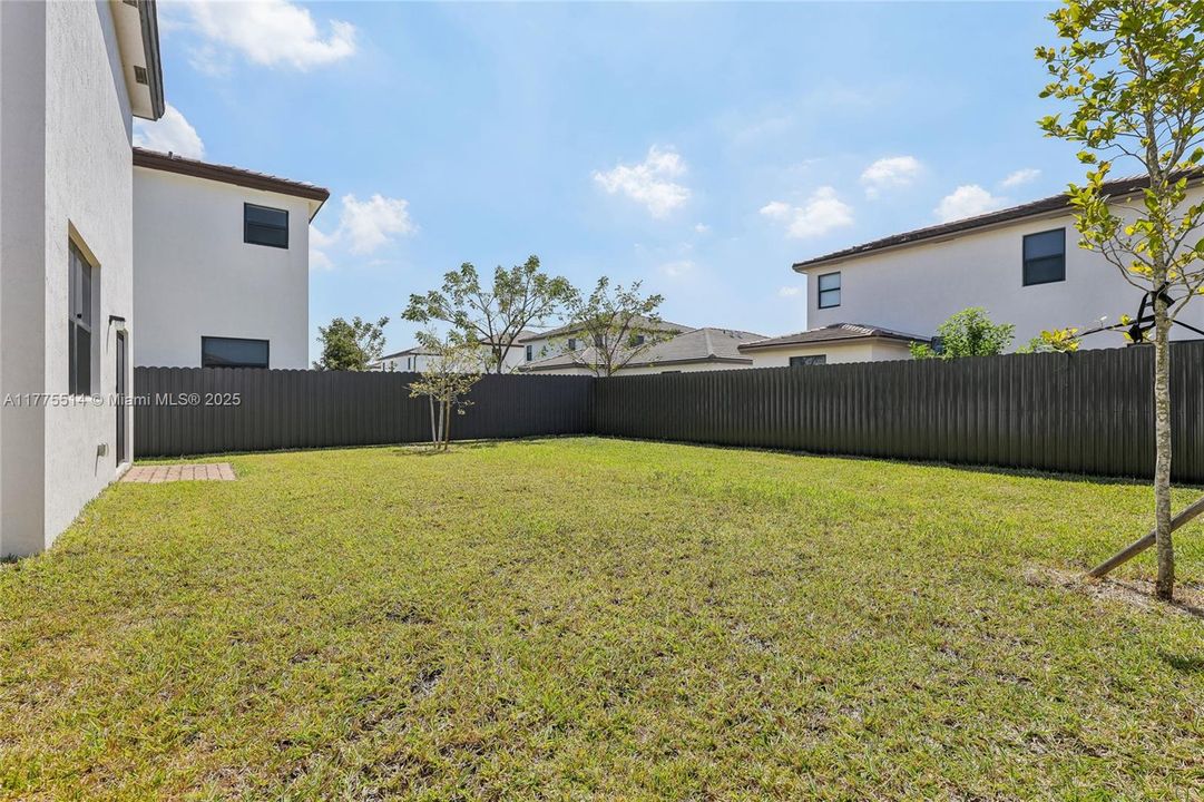 Vendido Recientemente: $697,000 (4 camas, 2 baños, 2598 Pies cuadrados)