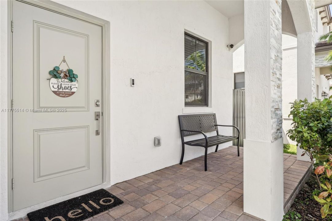 Vendido Recientemente: $697,000 (4 camas, 2 baños, 2598 Pies cuadrados)