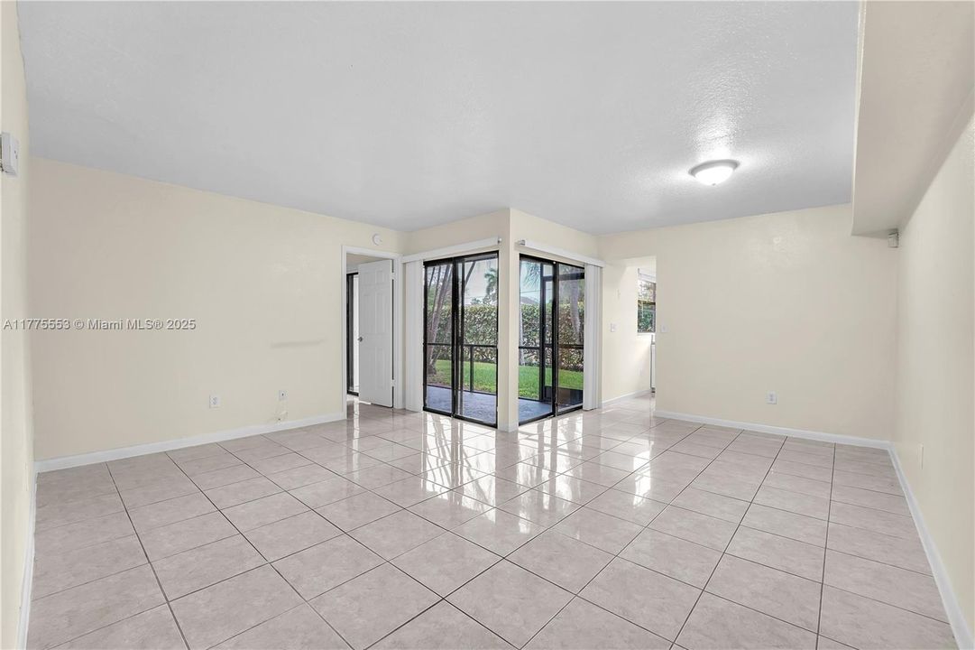 Recently Sold: $199,900 (2 beds, 1 baths, 863 Square Feet)