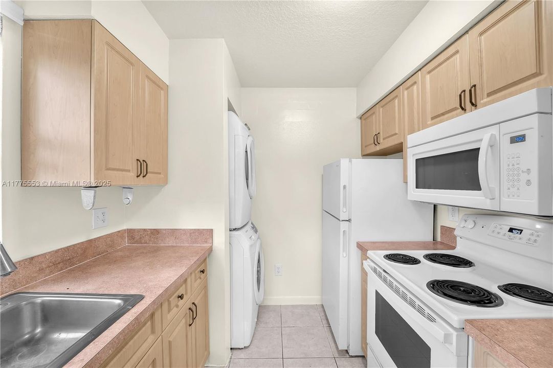 Recently Sold: $199,900 (2 beds, 1 baths, 863 Square Feet)