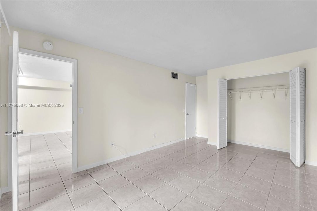 Recently Sold: $199,900 (2 beds, 1 baths, 863 Square Feet)