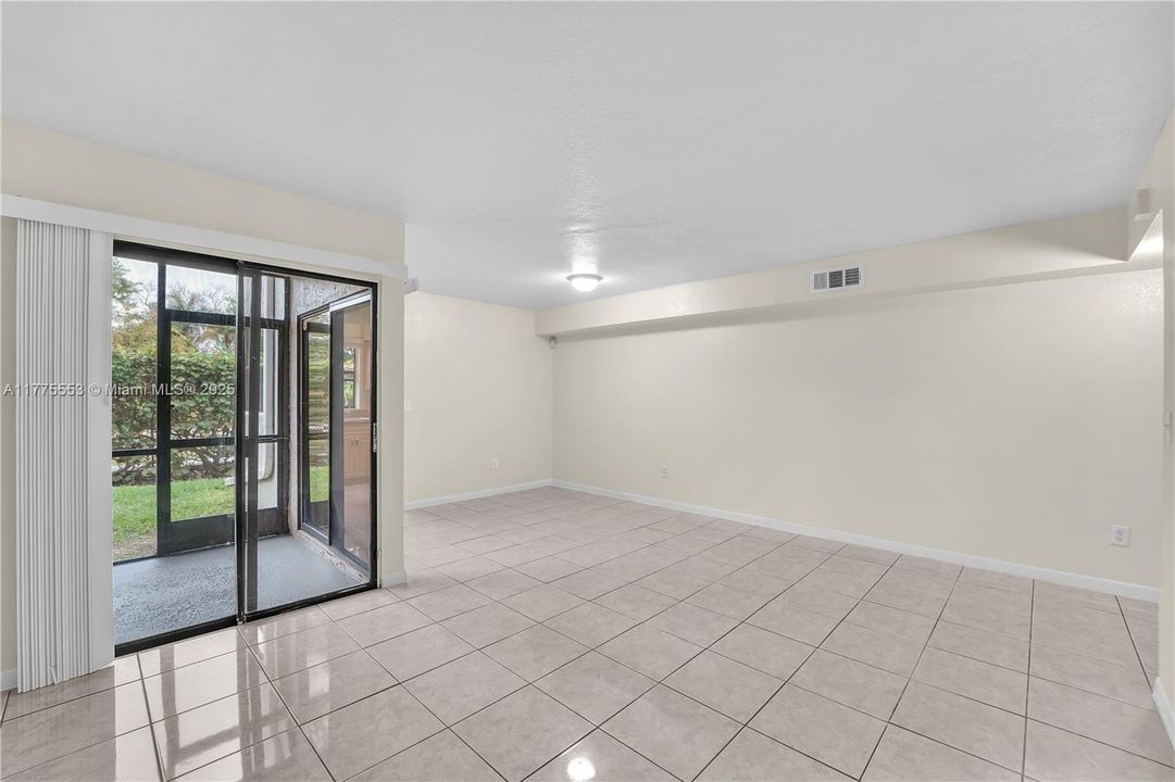 Recently Sold: $199,900 (2 beds, 1 baths, 863 Square Feet)