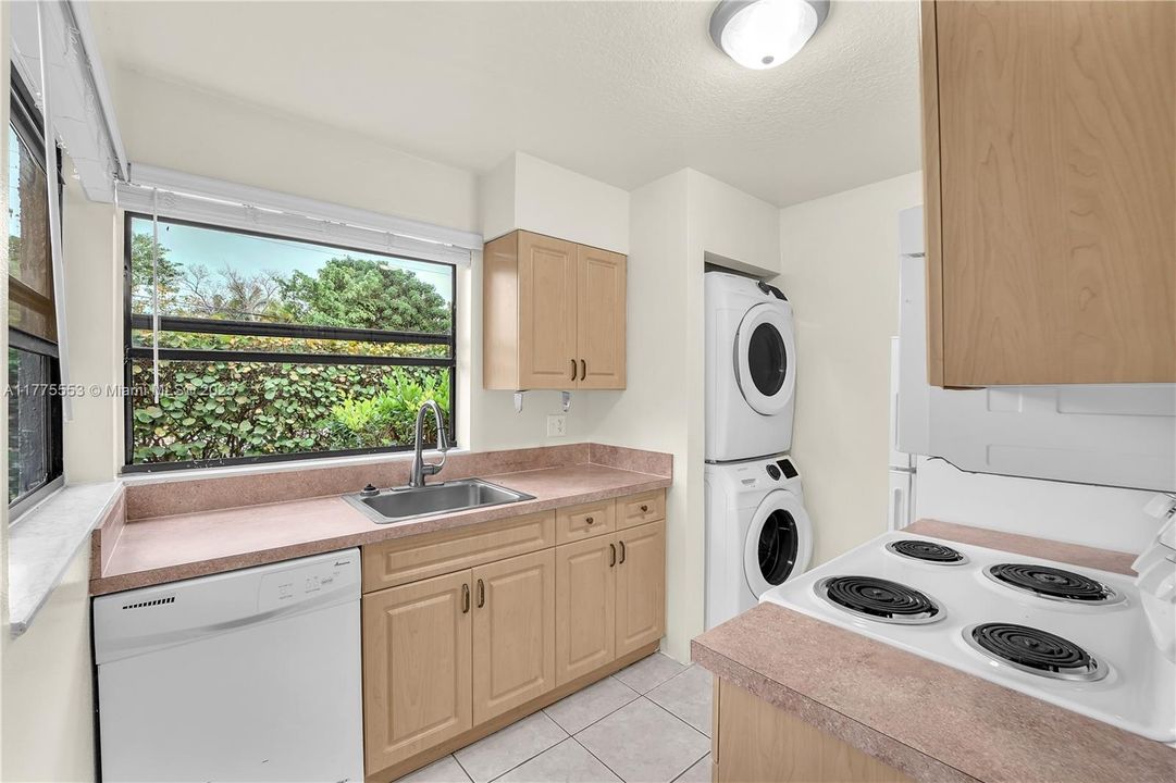 Recently Sold: $199,900 (2 beds, 1 baths, 863 Square Feet)