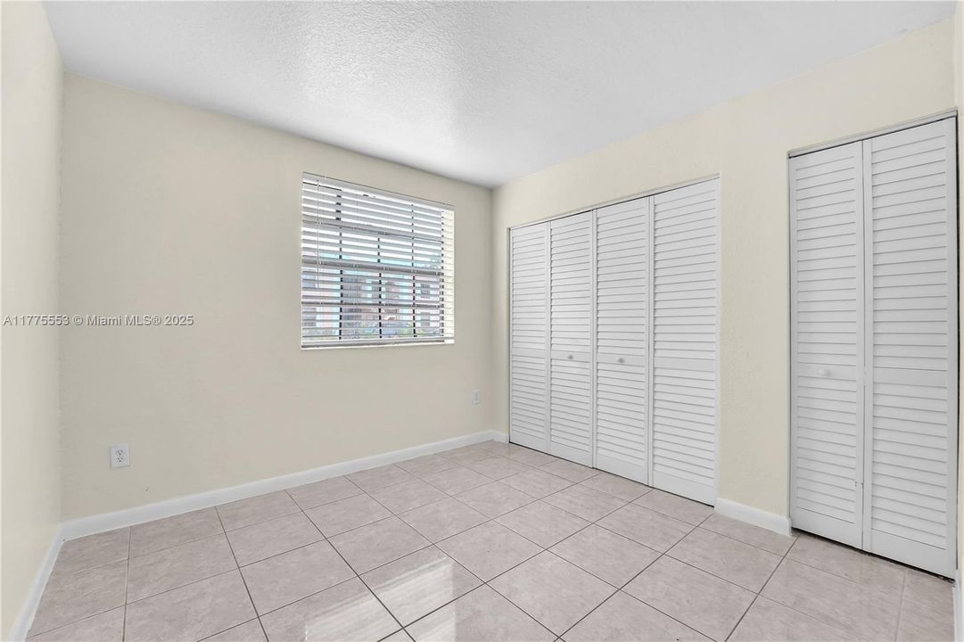 Recently Sold: $199,900 (2 beds, 1 baths, 863 Square Feet)