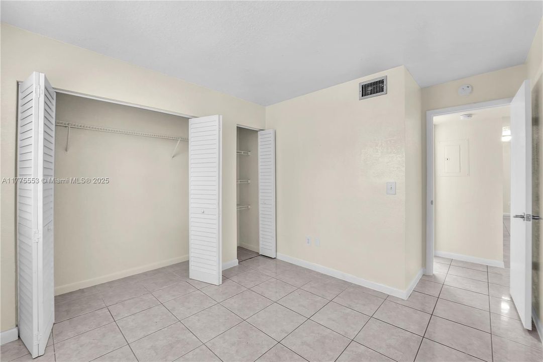 Recently Sold: $199,900 (2 beds, 1 baths, 863 Square Feet)