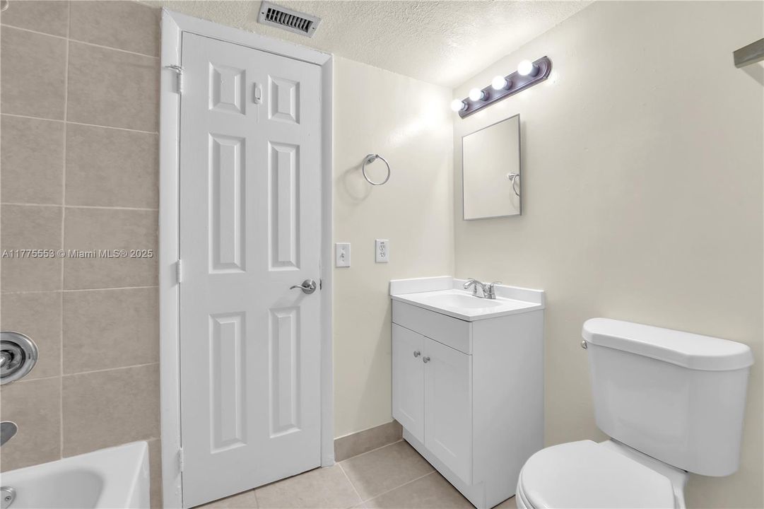 Recently Sold: $199,900 (2 beds, 1 baths, 863 Square Feet)