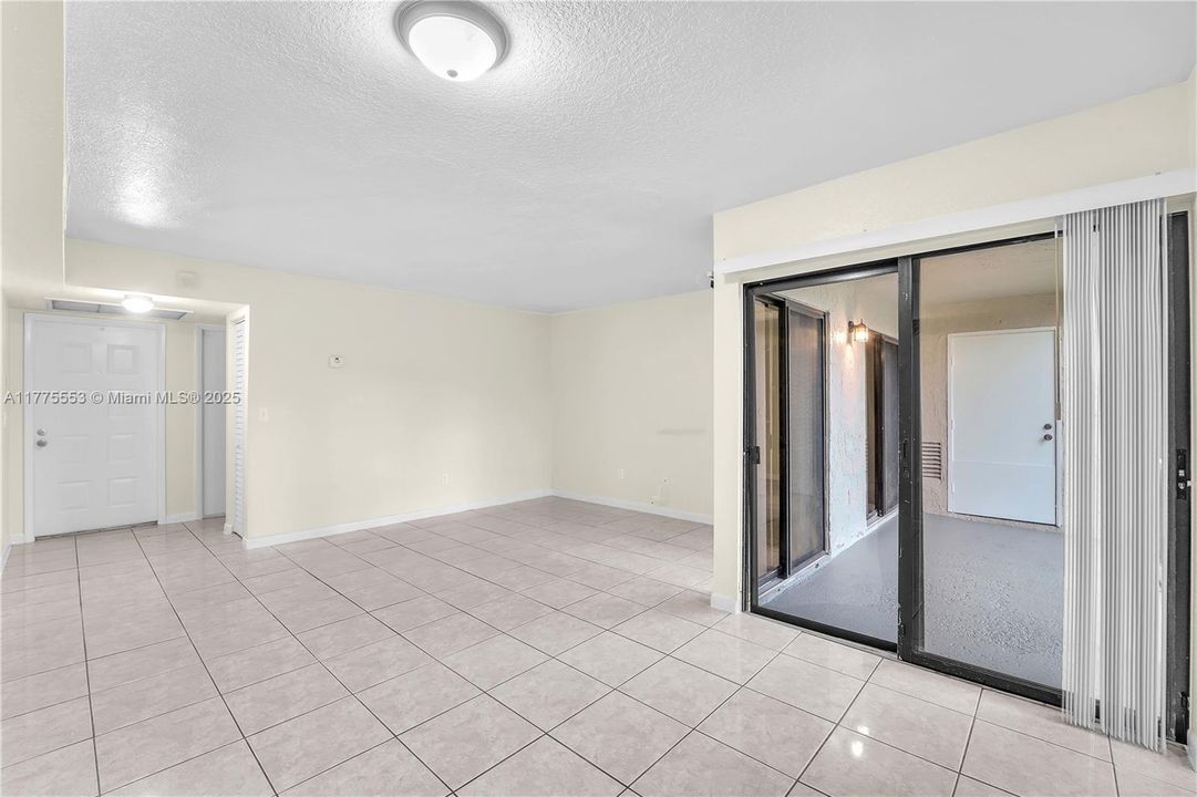 Recently Sold: $199,900 (2 beds, 1 baths, 863 Square Feet)