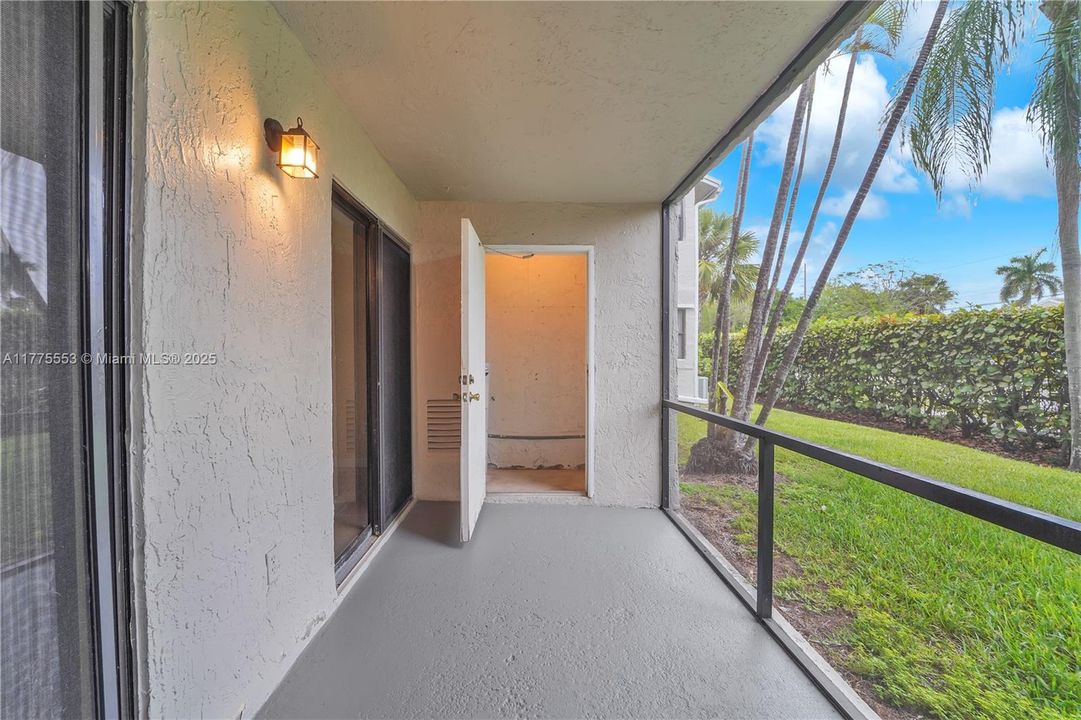 Recently Sold: $199,900 (2 beds, 1 baths, 863 Square Feet)