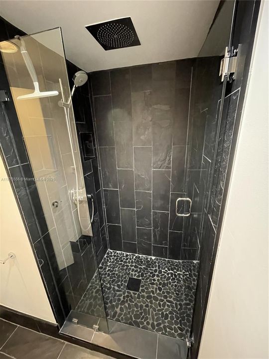 Active With Contract: $410,000 (1 beds, 1 baths, 607 Square Feet)