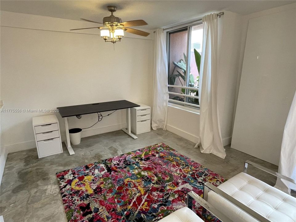 Active With Contract: $410,000 (1 beds, 1 baths, 607 Square Feet)