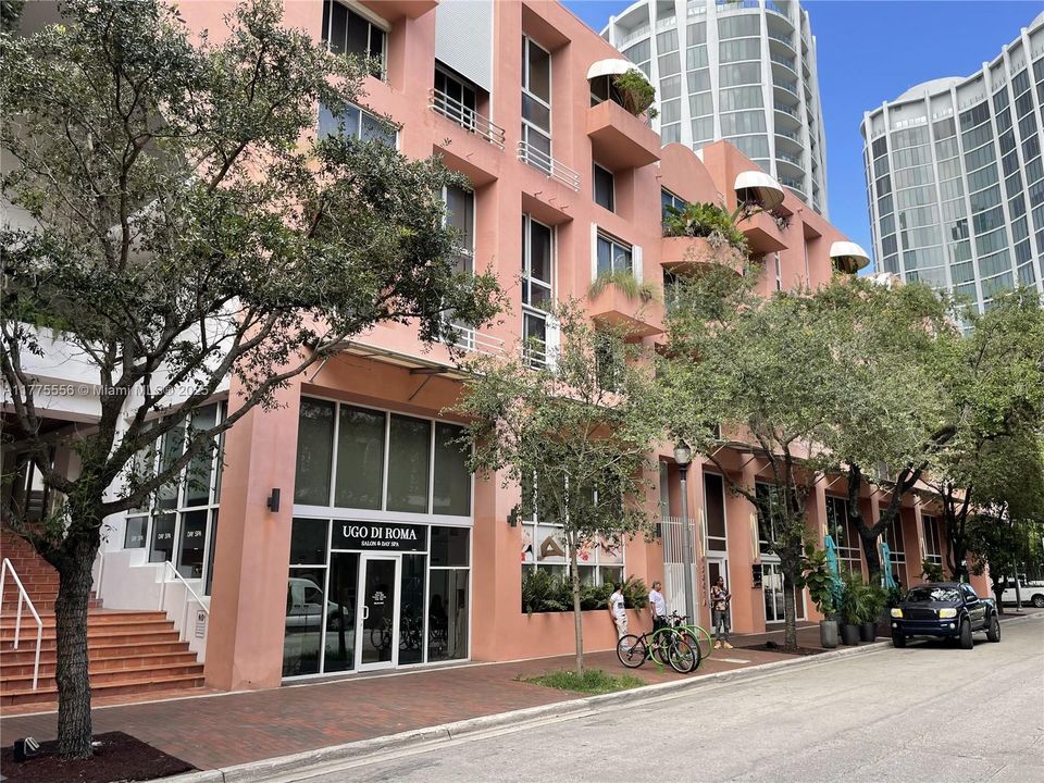 Active With Contract: $410,000 (1 beds, 1 baths, 607 Square Feet)