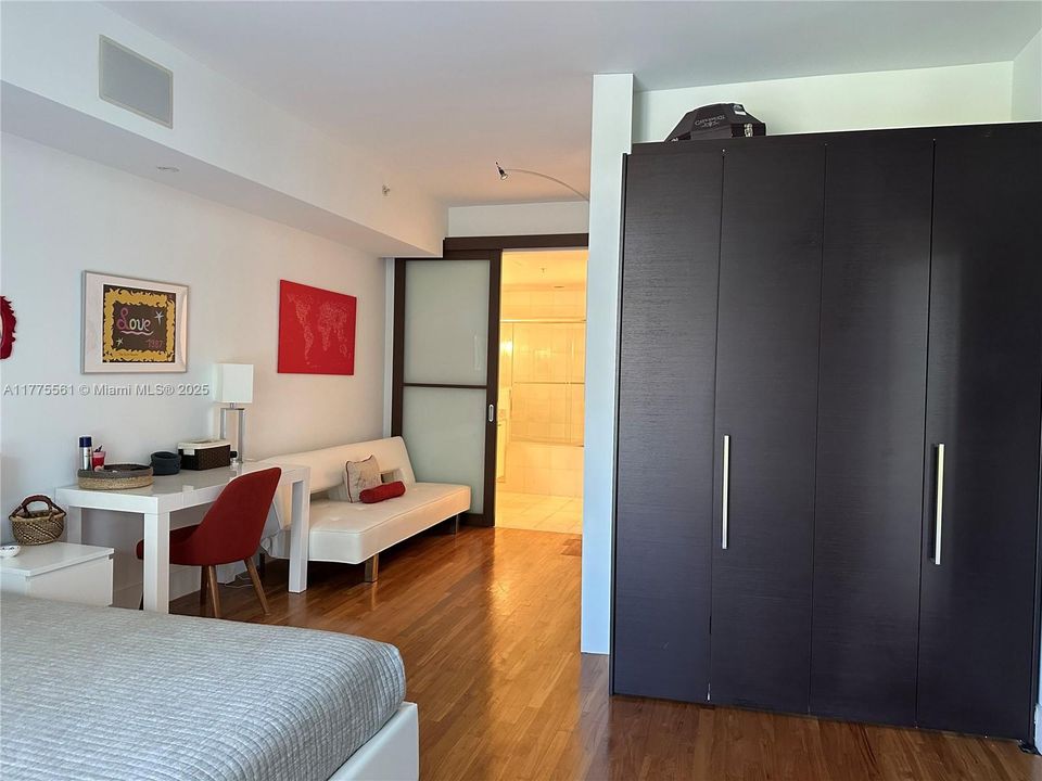 For Sale: $1,140,000 (2 beds, 2 baths, 1450 Square Feet)