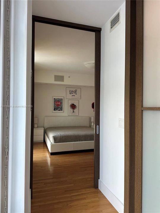 For Sale: $1,140,000 (2 beds, 2 baths, 1450 Square Feet)