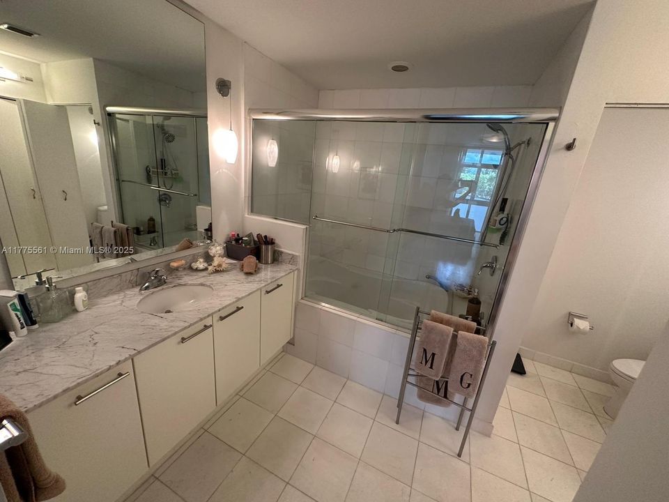 For Sale: $1,140,000 (2 beds, 2 baths, 1450 Square Feet)
