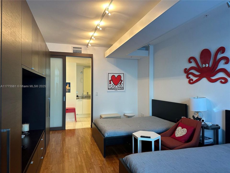 For Sale: $1,140,000 (2 beds, 2 baths, 1450 Square Feet)