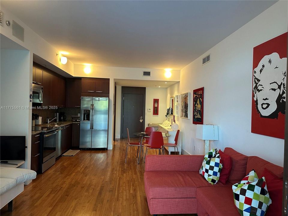 For Sale: $1,140,000 (2 beds, 2 baths, 1450 Square Feet)
