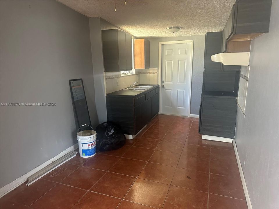 Recently Sold: $299,000 (3 beds, 2 baths, 1012 Square Feet)