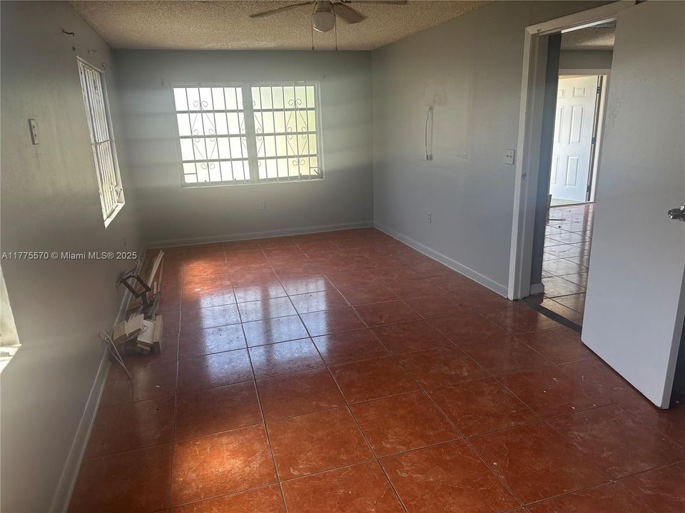 Recently Sold: $299,000 (3 beds, 2 baths, 1012 Square Feet)