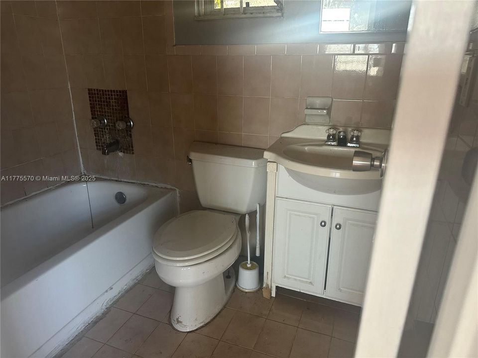 Recently Sold: $299,000 (3 beds, 2 baths, 1012 Square Feet)