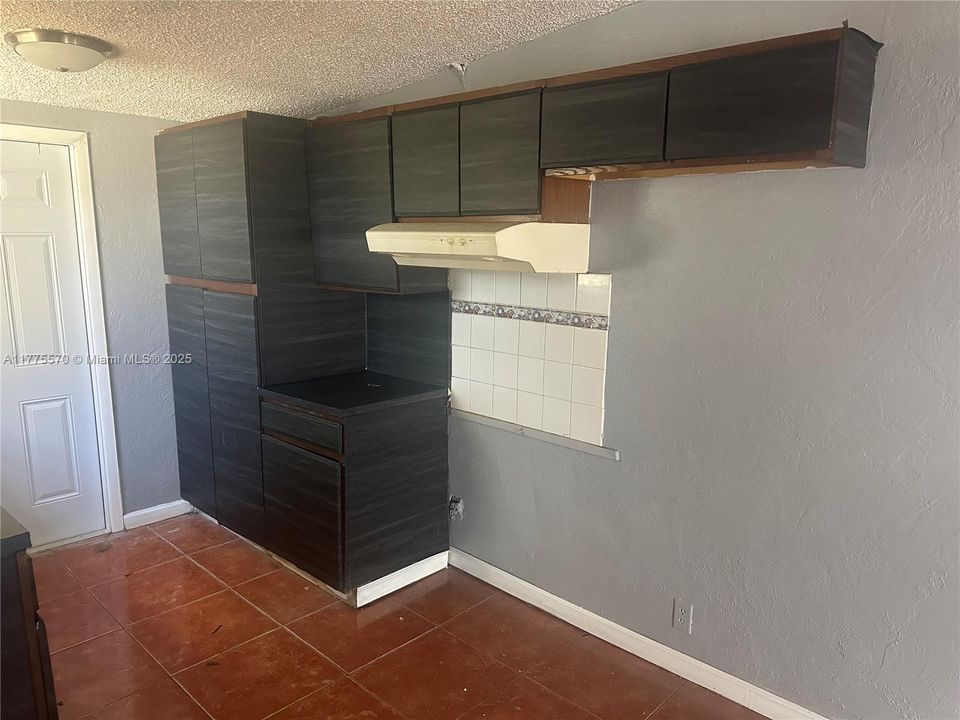 Recently Sold: $299,000 (3 beds, 2 baths, 1012 Square Feet)