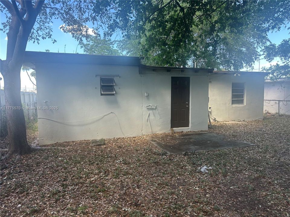 Recently Sold: $299,000 (3 beds, 2 baths, 1012 Square Feet)