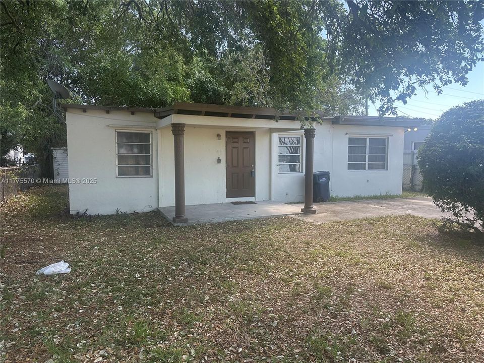 Recently Sold: $299,000 (3 beds, 2 baths, 1012 Square Feet)