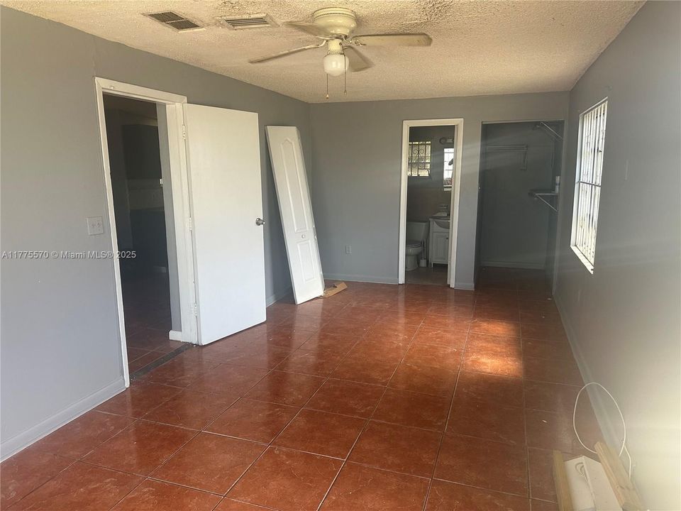 Recently Sold: $299,000 (3 beds, 2 baths, 1012 Square Feet)