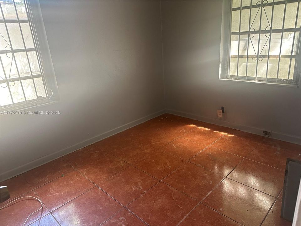 Recently Sold: $299,000 (3 beds, 2 baths, 1012 Square Feet)