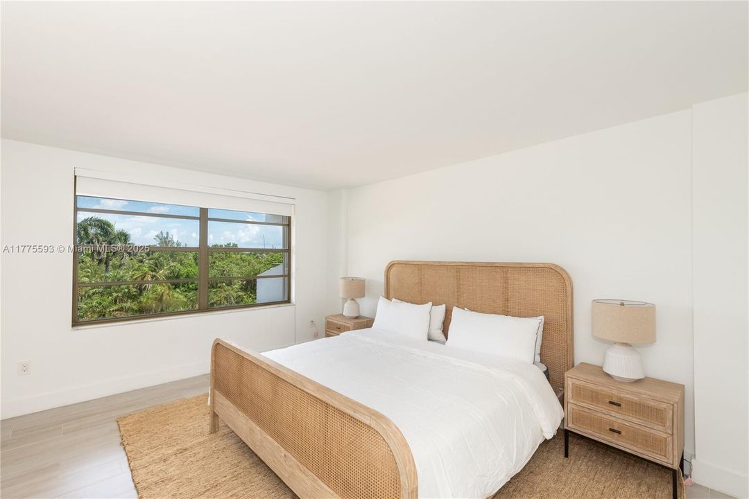 合同活跃: $1,090,000 (2 贝兹, 2 浴室, 1260 平方英尺)