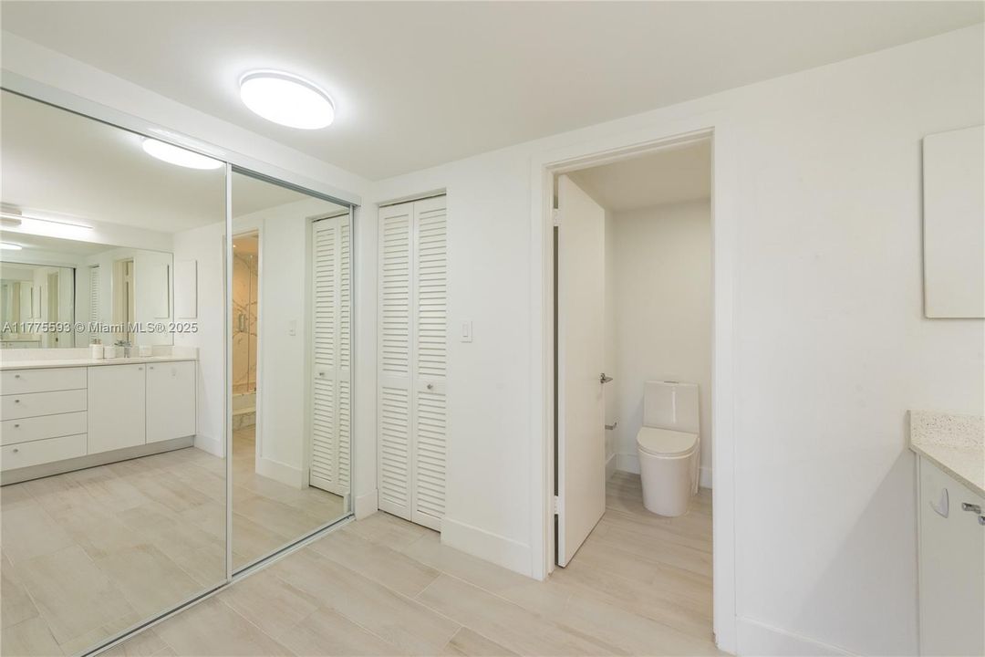 合同活跃: $1,090,000 (2 贝兹, 2 浴室, 1260 平方英尺)