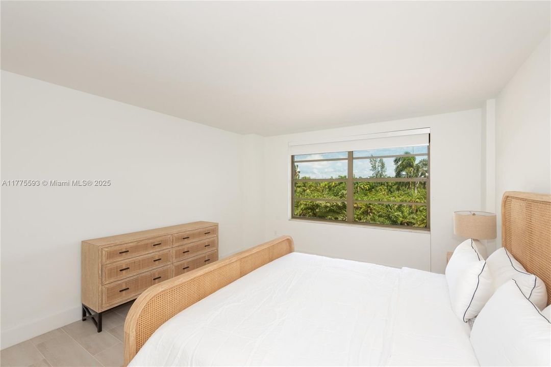 合同活跃: $1,090,000 (2 贝兹, 2 浴室, 1260 平方英尺)