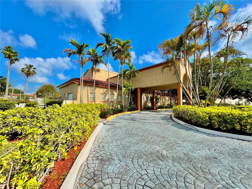 Recently Sold: $199,000 (2 beds, 2 baths, 985 Square Feet)