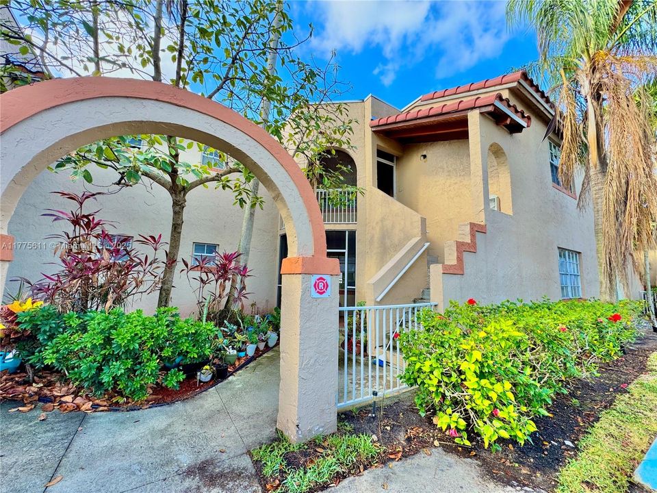 Recently Sold: $199,000 (2 beds, 2 baths, 985 Square Feet)