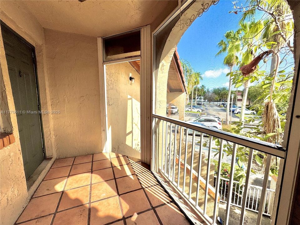 Recently Sold: $199,000 (2 beds, 2 baths, 985 Square Feet)