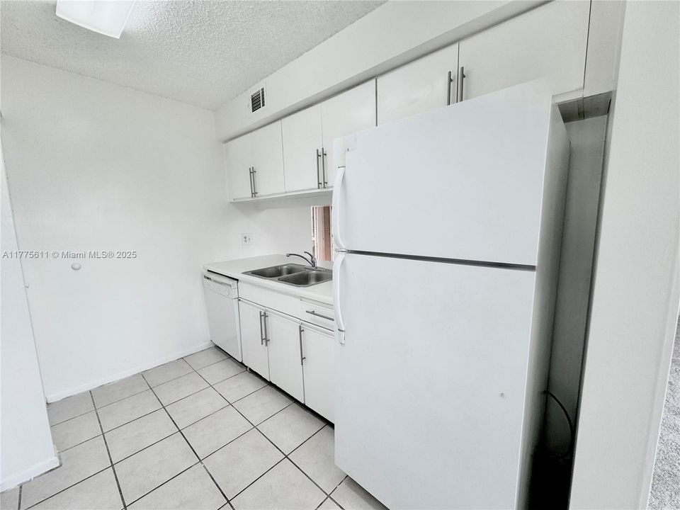 Recently Sold: $199,000 (2 beds, 2 baths, 985 Square Feet)