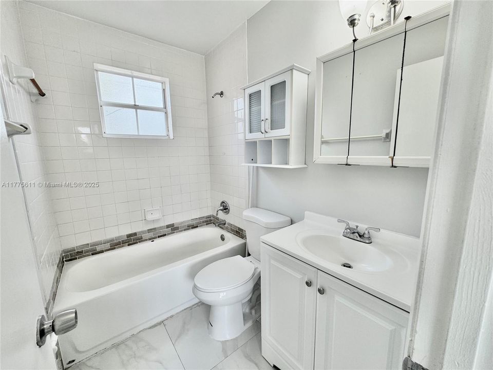 Recently Sold: $199,000 (2 beds, 2 baths, 985 Square Feet)