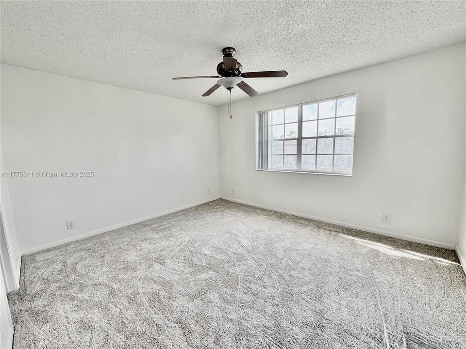 Recently Sold: $199,000 (2 beds, 2 baths, 985 Square Feet)